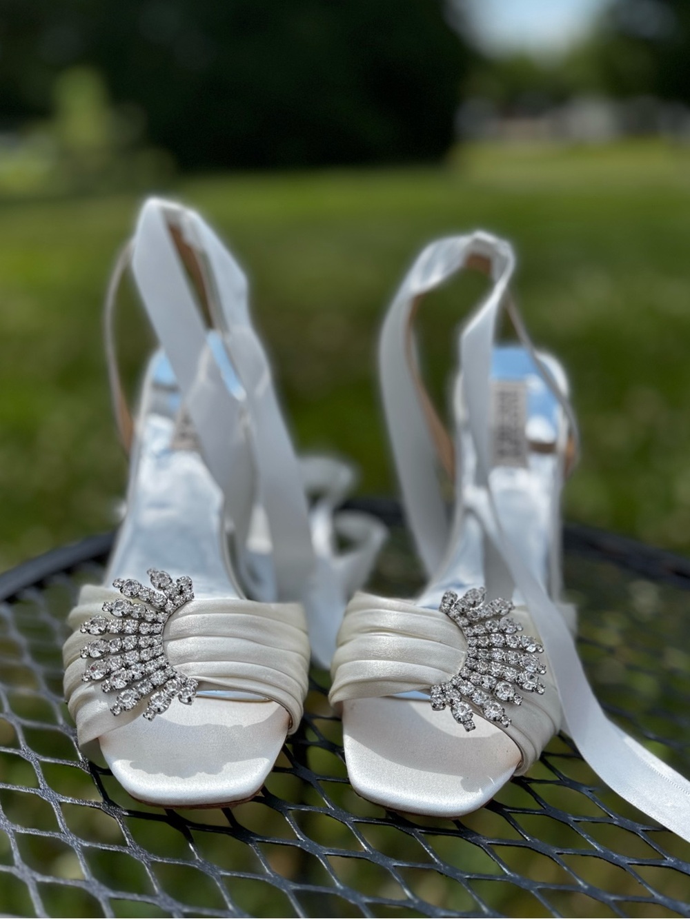 Jewel Badgley Mischka Ivory Satin Bow Sandals with Crystal Brooch